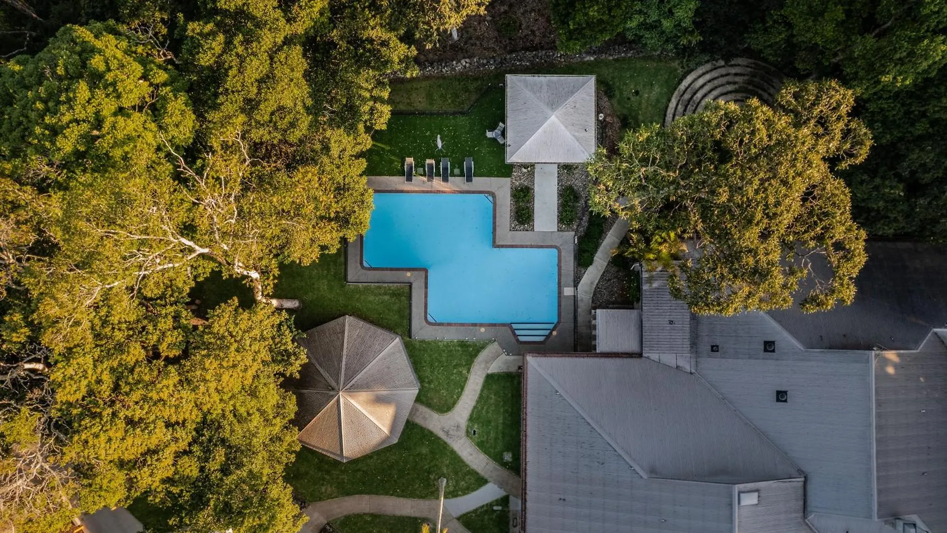 Invercauld House Goonellabah Hotel